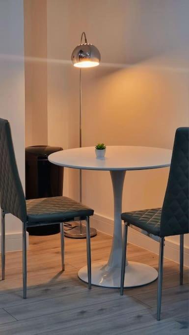 Brand New Collection Of Studios Close To Tube Station Londres Exterior foto