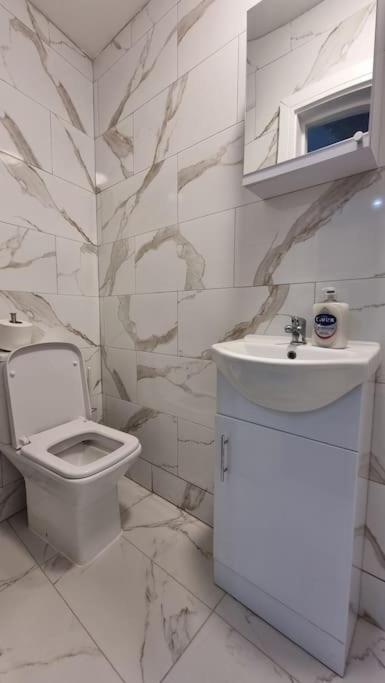 Brand New Collection Of Studios Close To Tube Station Londres Exterior foto
