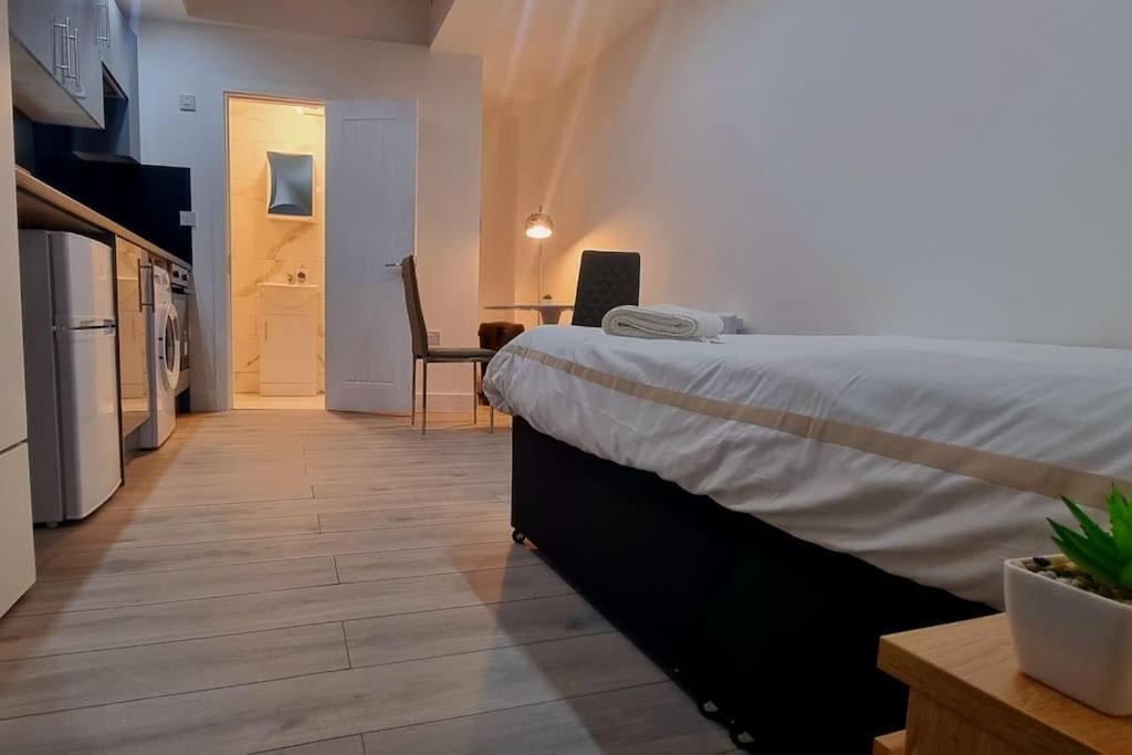 Brand New Collection Of Studios Close To Tube Station Londres Exterior foto